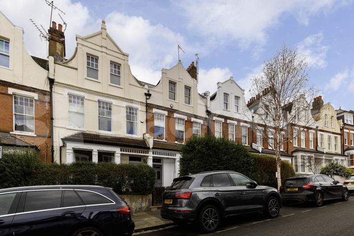 Top floor 1 bedroom with exposed brick and private roof terrace Hillfield Avenue, Crouch End / Hornsey